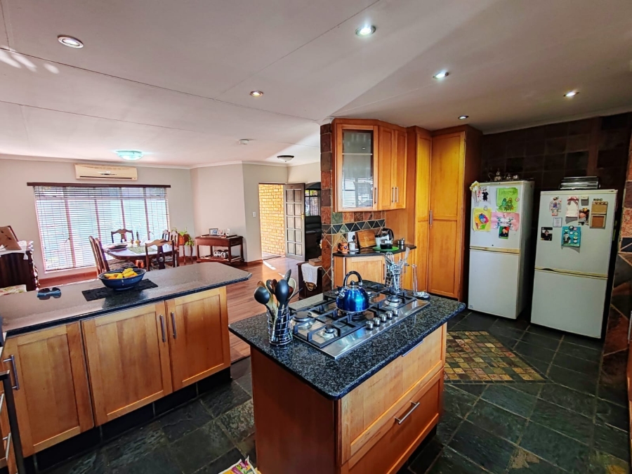 5 Bedroom Property for Sale in Grimbeeck Park North West